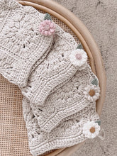 Load image into Gallery viewer, Flower Bonnet