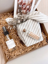 Load image into Gallery viewer, Botanical Gift Box