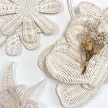Load image into Gallery viewer, Set Flowers Rattan