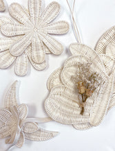 Load image into Gallery viewer, Set Flowers Rattan