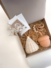 Load image into Gallery viewer, Acorn Newborn Gift Box