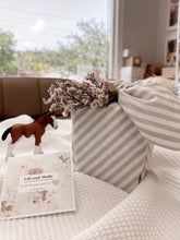 Load image into Gallery viewer, Botanical Gift Box