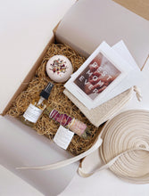 Load image into Gallery viewer, Roses Mom Gift Box
