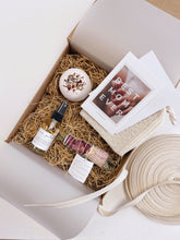 Load image into Gallery viewer, Roses Mom Gift Box
