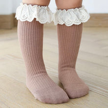 Load image into Gallery viewer, Broderie Socks Sand
