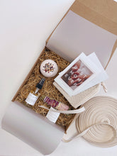 Load image into Gallery viewer, Roses Mom Gift Box

